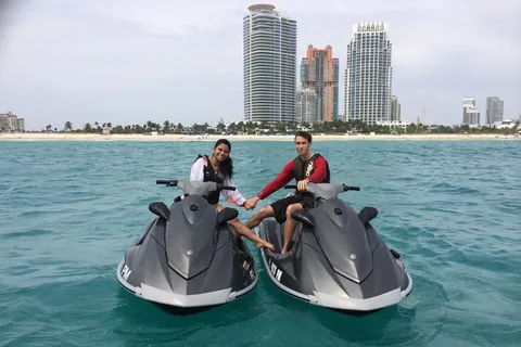 Ilhas e bancos de areia de Miami num passeio de jet ski a alta velocidade