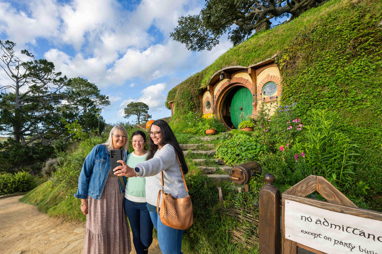 Set di Hobbiton e Rotorua: tour di 1 giorno da AucklandSet di Hobbiton e Rotorua: tour Premium da Auckland