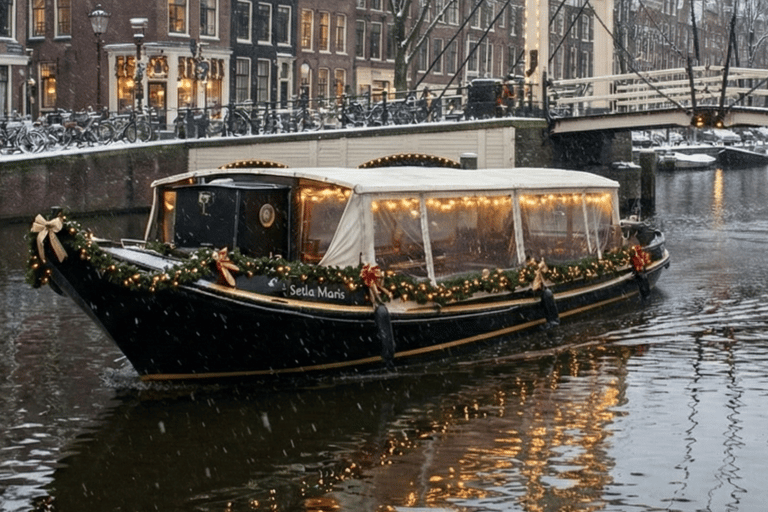 Amsterdam: Smoke Cruise. with Bar & local guide