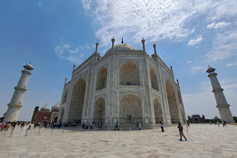 Z Delhi: jednodniowa wycieczka do Taj Mahal i Agry pociągiem ekspresowymWagon pierwszej klasy, samochód, przewodnik, bilety wstępu i posiłki