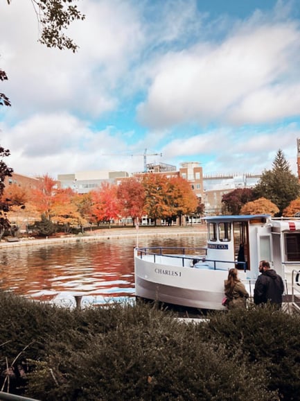 Boston: crociera panoramica sul fogliame autunnale del fiume Charles