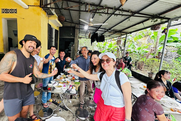 Hanoi: Ninh Binh Am Tien Cave or Trang An, Mua Cave & Hoa Lu Private Tour: Ninh Binh, Hoa Lu, Trang An, Mua Cave, Incense