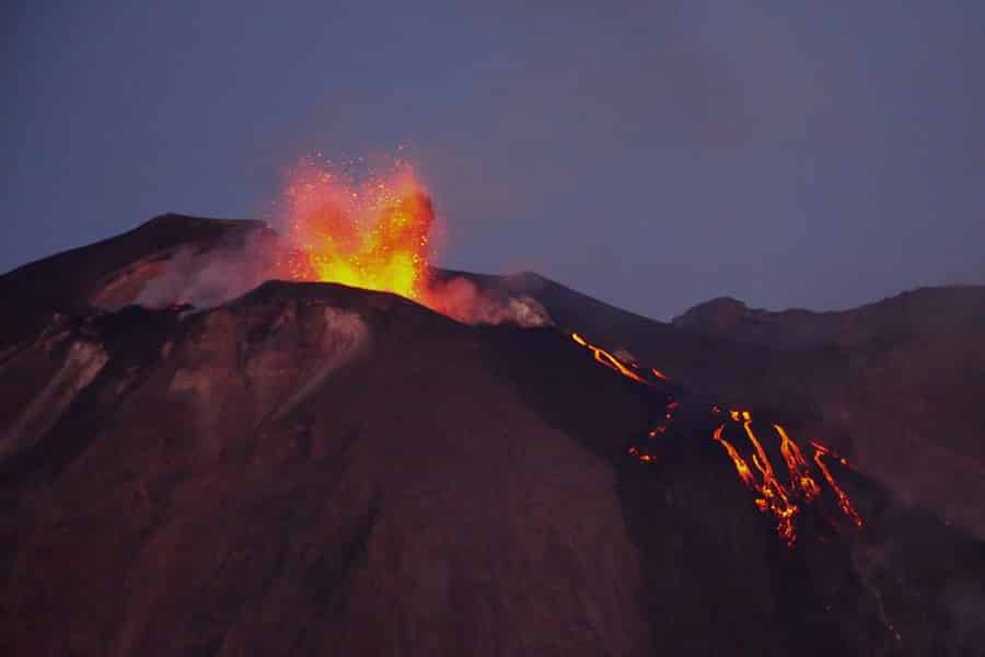 Ab Lipari: Panarea und Stromboli Kreuzfahrt mit Zwischenstopps. Foto: GetYourGuide