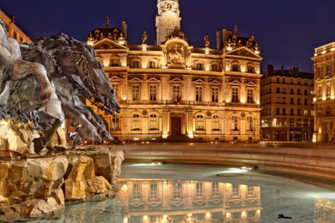 Lyon: Night Walking Tour with Traboules and Legends