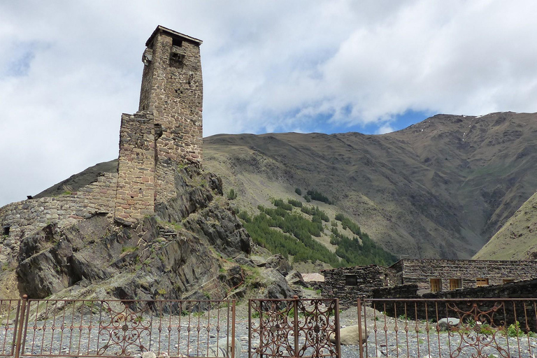 Tbilisi: Kazbegi & Sno Valley Private 4WD Day Tour