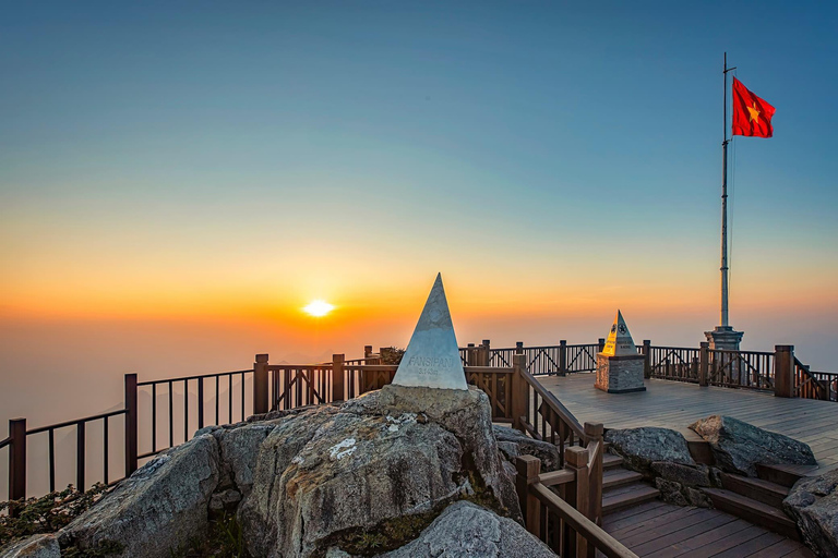From Ha Noi: 2-Day Sapa and Fansipan Peak Tour with Cable