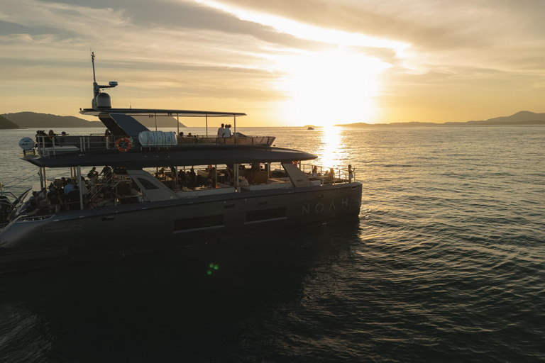 Phuket:Phi Phi Island with Premium Buffet & DJ by Noah Yacht