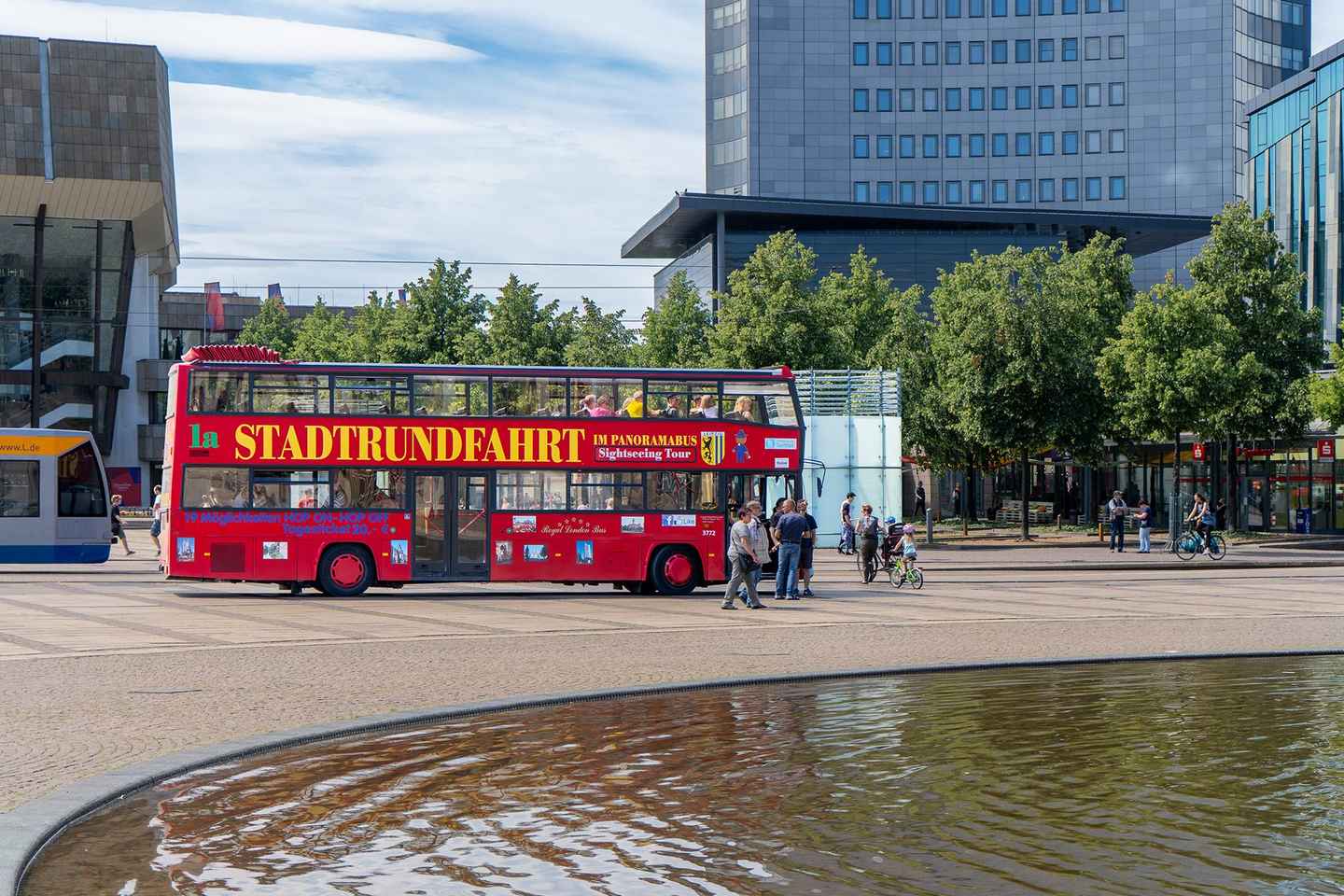 Leipzig: Hop-On Hop-Off Bus Tour mit Stadtrundgang