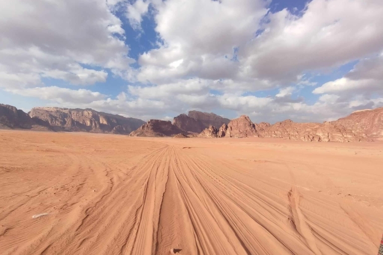 Wadi Rum: 2 uur durende jeeptocht met bedoeïenenthee