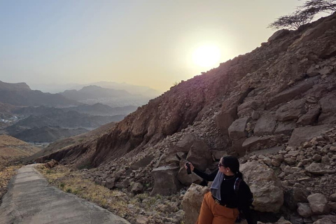 Muscat: Saal Walk Guided Hike with Sunset & City Views Tour