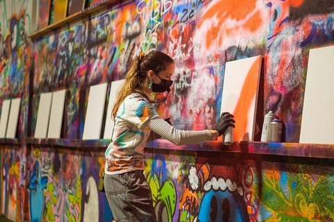 Chicago: BYOB Spray Paint and SipChicago: Pintura en Spray y Sip