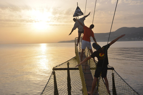 Alanya: Night Safari and Disco Boat Tour with Dinner