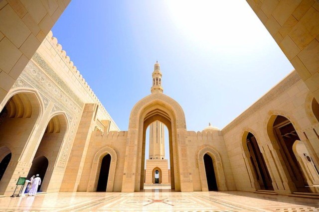 Muscat: Private City Sightseeing Guided Tour with Transfer