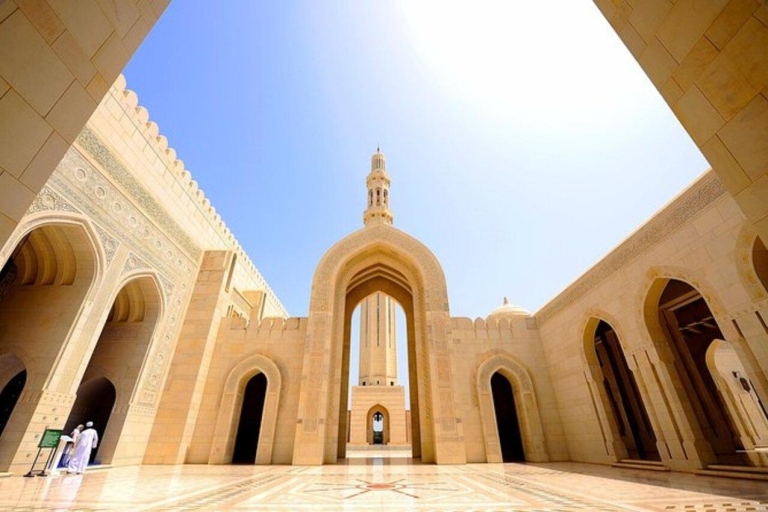 Muscat: Private City Sightseeing Guided Tour with Food Taste