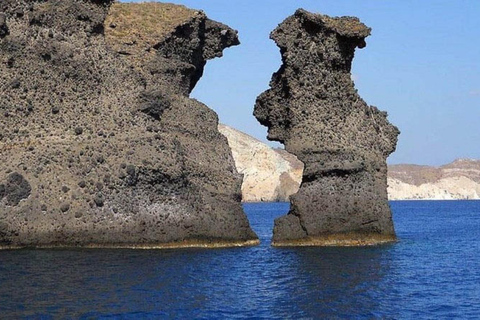 Santorini:Cruceros en catamarán por la isla volcánica.