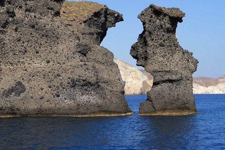 Santorini:Cruceros en catamarán por la isla volcánica.