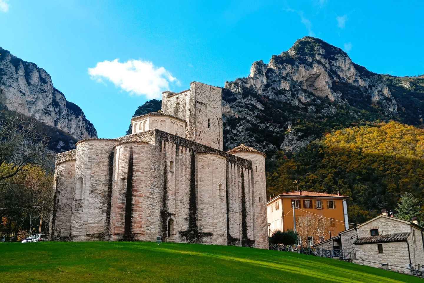 Frasassi: Trekking sul Sentiero dell’Aquila nel Parco Gola della Rossa