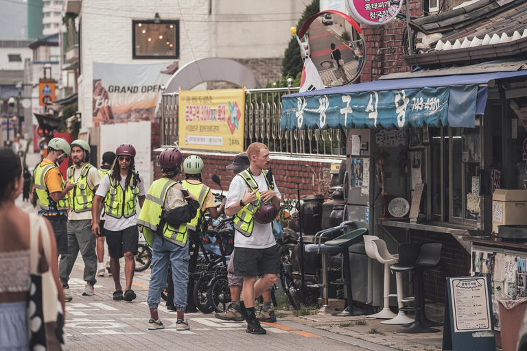 Séoul : Visite culinaire de l&#039;après-midi en Ebike et &quot;Happy Hour&quot; (nourriture et boissons)