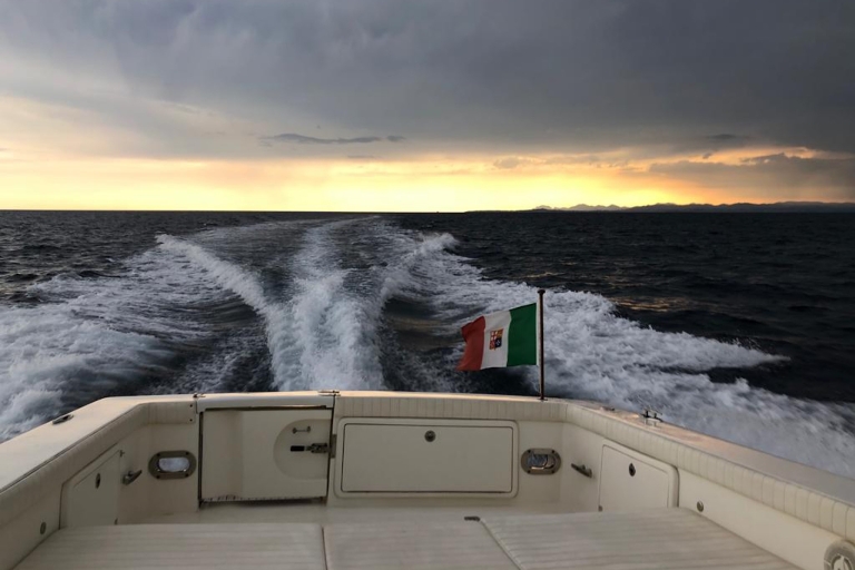 Costa Azul: Excursión exclusiva en barco en un crucero de lujo de un díaVisita privada