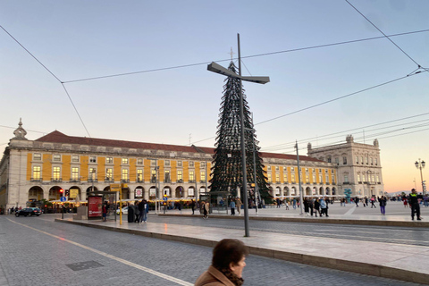 Lisbon: Private full Day Sightseeing tour by tuk-tuk.