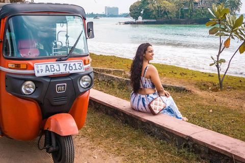 Chilaw: Tuk Tuk Tour with Local Markets and Temples