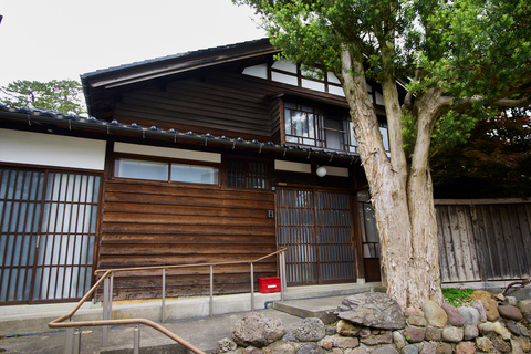 Kanazawa: Samurai Armor Experience with Professional Photos