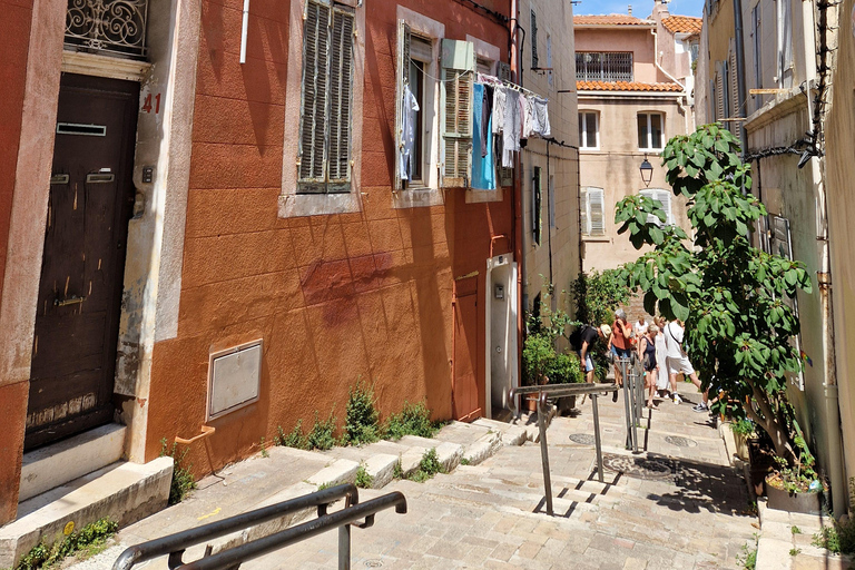 Marseille: Vestiges\Vieux Port\Le Panier\avec un Marseillais