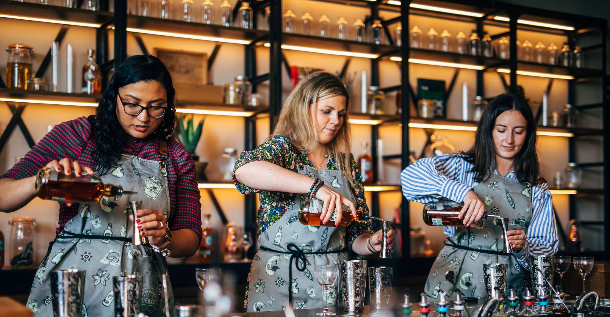 Dublin, Roe and Co Distillery Cocktail Workshop Experience yakınlarında yapılacak şeyler - Hizvo