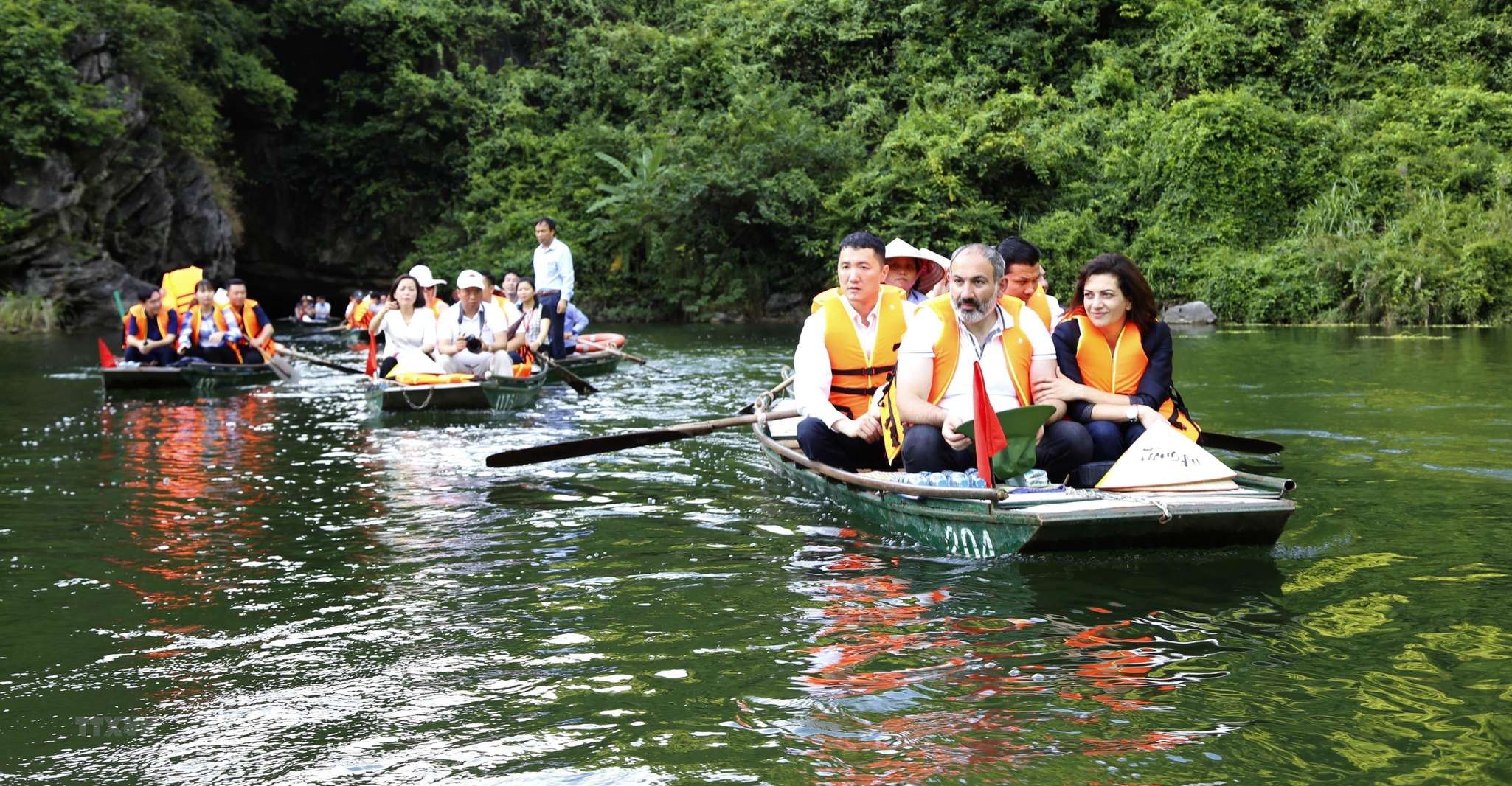 Ninh Binh, Bai Dinh - Trang An - Mua Cueva Tour privado - Hizvo