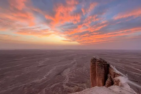 Edge of The World Riyadh, Kamelritt, Besuch der Fledermaushöhle und Abendessen