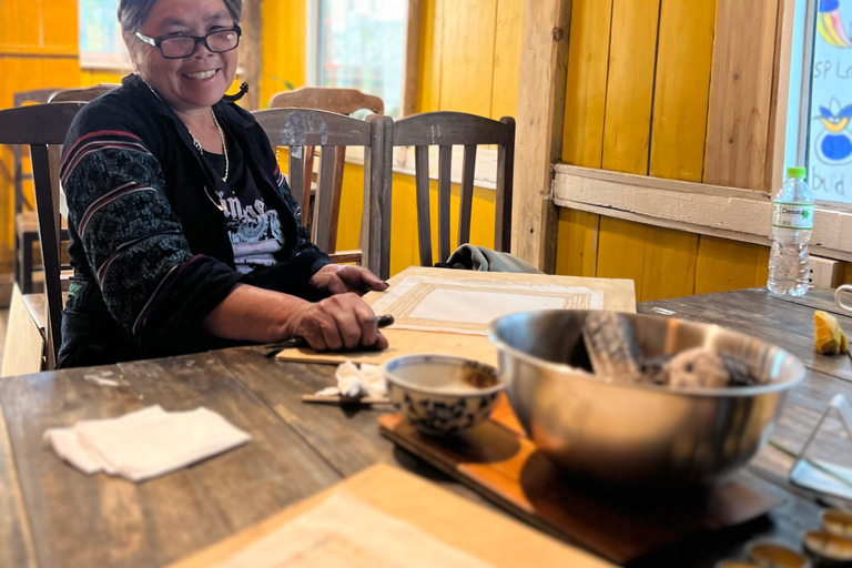 H&#039;Mong traditionele batik van bijenwasBatik workshop in Sapa