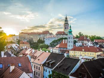 Hallstatt: Transfer nach Prag über Cesky Krumlov mit Tour