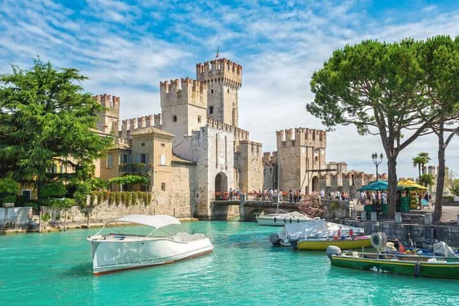 Von Verona aus: Private Bootsfahrt mit Spritzverkostung