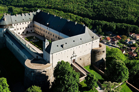 Małe Karpaty: Zamek Červený Kameň + degustacja wina + kolacja