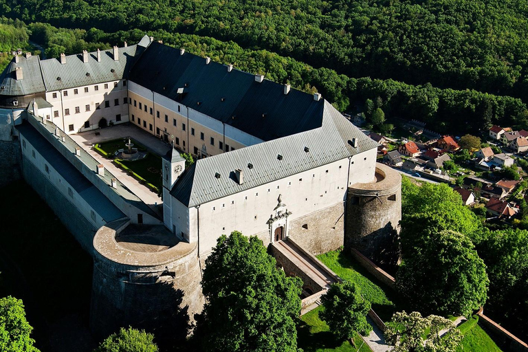 Małe Karpaty: Zamek Červený Kameň + degustacja wina + kolacja