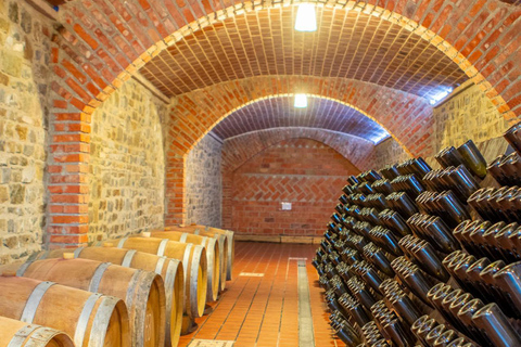 De Tirana : Église du Sauveur, prison de Spac et dégustation de vin