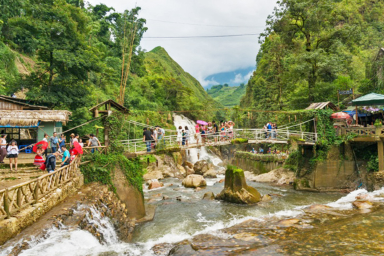 Da Hanoi: Tour di due giorni a Sapa con visita al Picco FansipanSa Pa: tour della città e della cima del Fan Si Pan da Hanoi