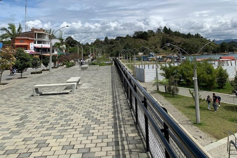 MEDELLIN: TOUR INGLÊS GUATAPE + PEÑOL VELHO + MALECON + BARCO RUMBERO