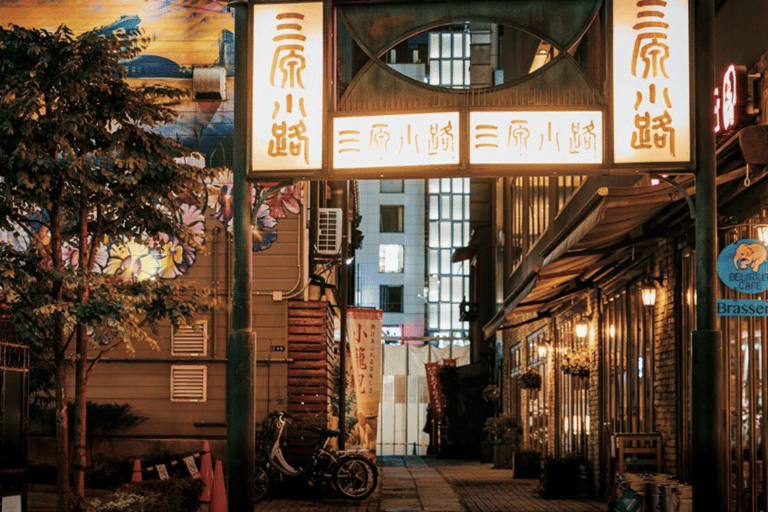 Tokyo: Ginza Walking Tour with Local Guide