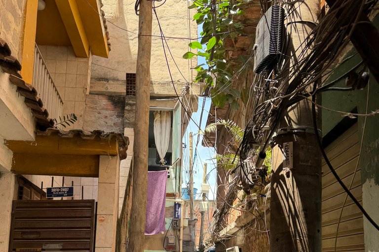 Rio: Tour and FIFA soccer field in the heart of the Tavares Bastos favela Rio: Visit and FIFA football pitch in the heart of the Tavares Bastos favela