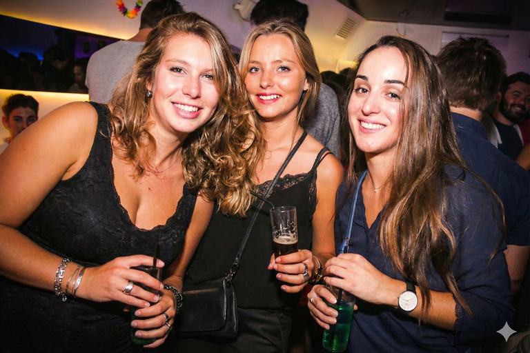 Cannes: Pub Crawl - an unforgettable evening (4 bars) + free shots + nightclub Cannes: Unforgettable Pub Crawl evening (4 bars) + free shots + nightclub