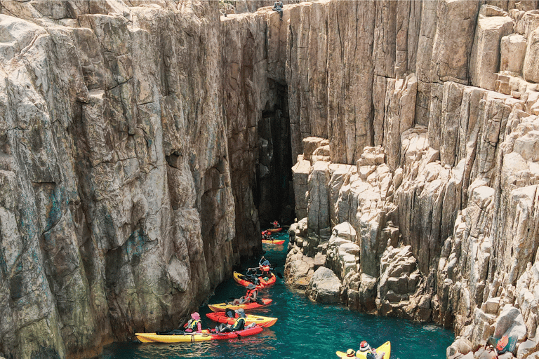 Hong Kong: Geopark Ninepin Group Kayaking Adventure Tour (Shared) Hong Kong: Geopark Ninepin Kayaking Adventure Tour