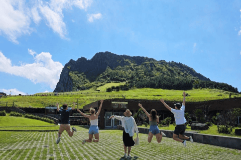 Jeju: 2-Day UNESCO East & South, West Highlights Bus Tour - Image 3