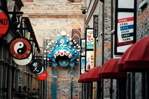 [3h] Shanghai: Fudan University & North Bund Walking Tour