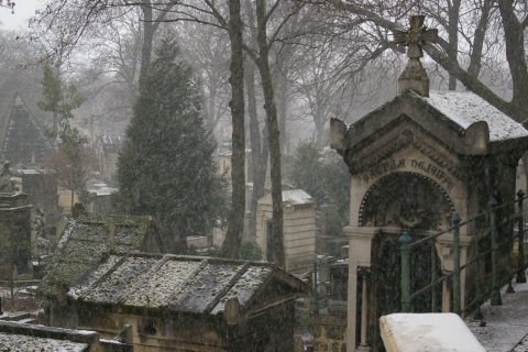 París: visita a pie del cementerio de Père LachaisePère Lachaise Cemetery Semi-Private Tour en Inglés
