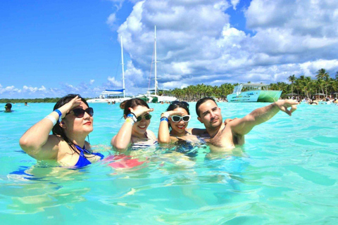 Punta Cana: Saona Island Cruise with Lunch & Open Bar Deluxe