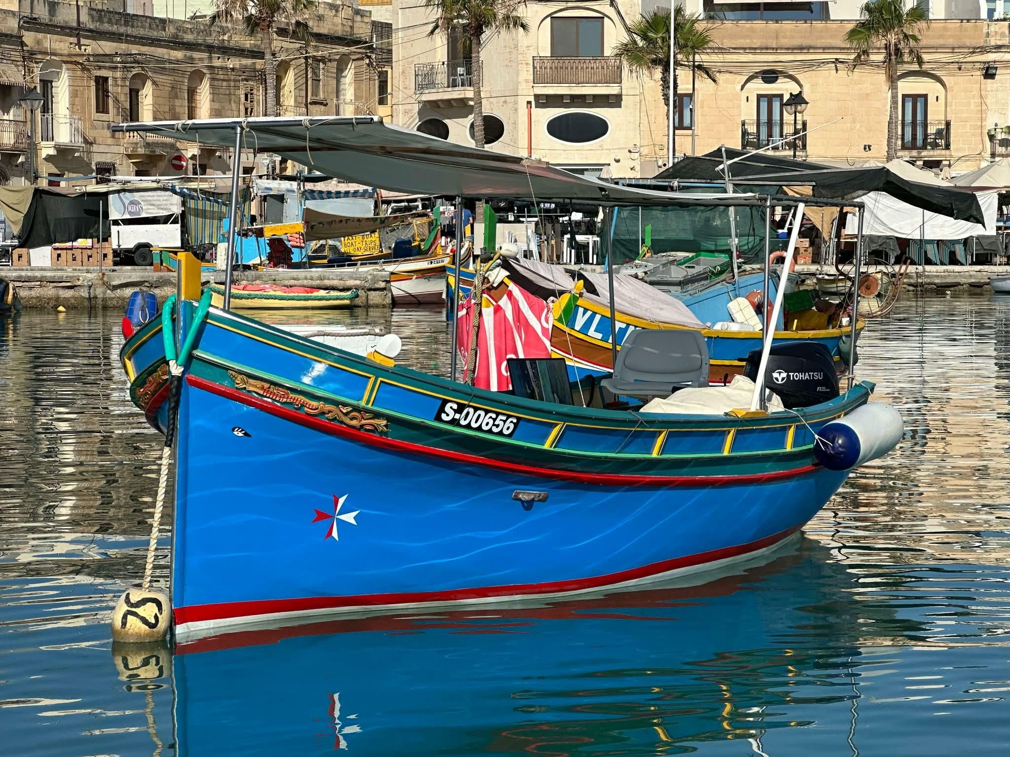 Marsaxlokk: Bootstour + Schwimmen im St. Peter's Pool & in Ħofriet