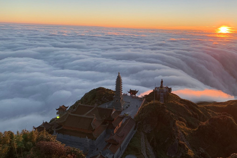 Da Hanoi: Tour di due giorni a Sapa con visita al Picco FansipanSa Pa: tour della città e della cima del Fan Si Pan da Hanoi