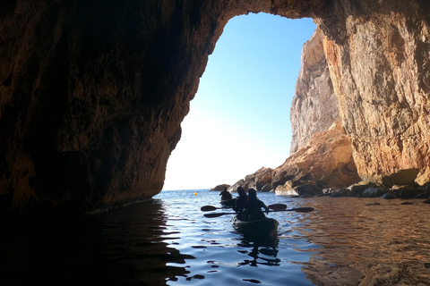 Jávea: Kajaktour vom Granadella Strand zu den Meereshöhlen