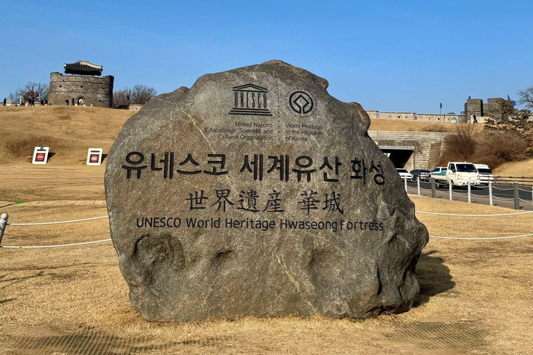 Private Suwon Tour from Seoul with 3 Attraction Options A - Private Suwon Hwaseong & Starfiled Tour from Seoul